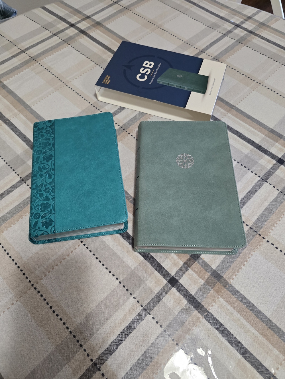 Personal Size Giant Print Bible - Teal LeatherTouch - Picture 2 of 10